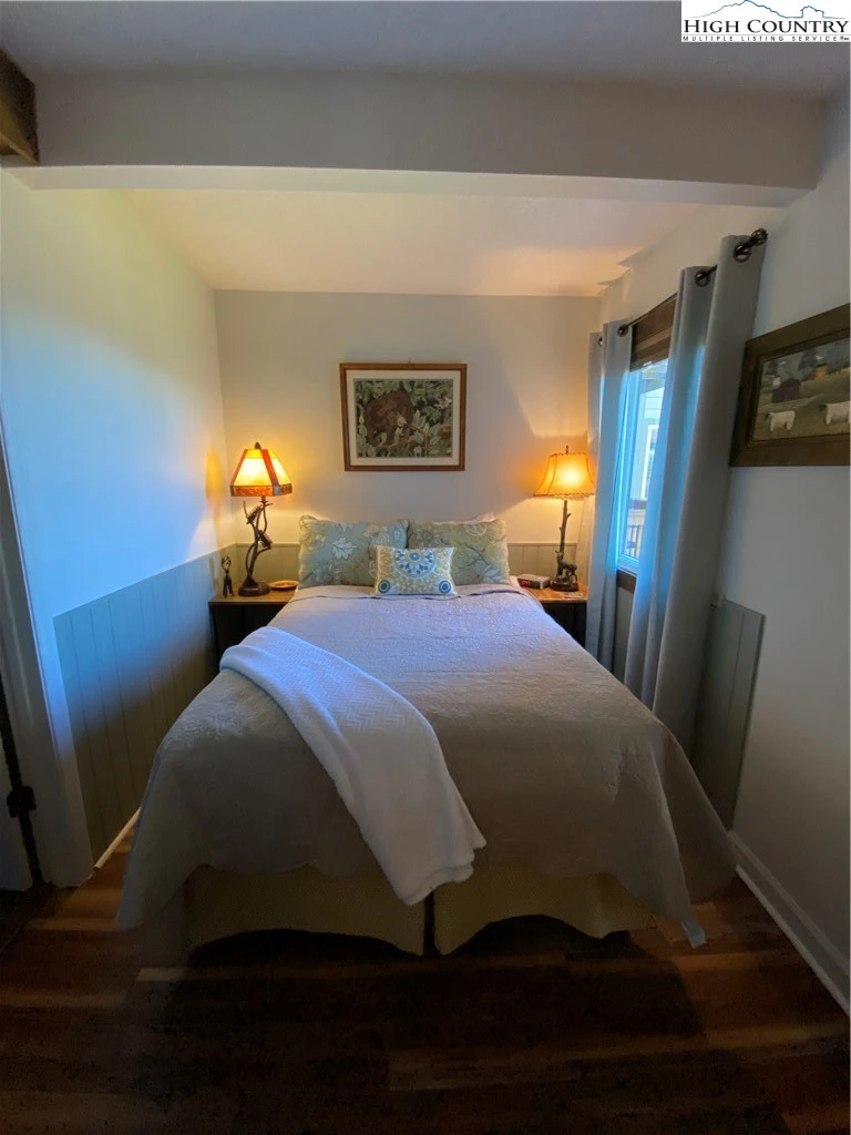Image number 6 for the current listing