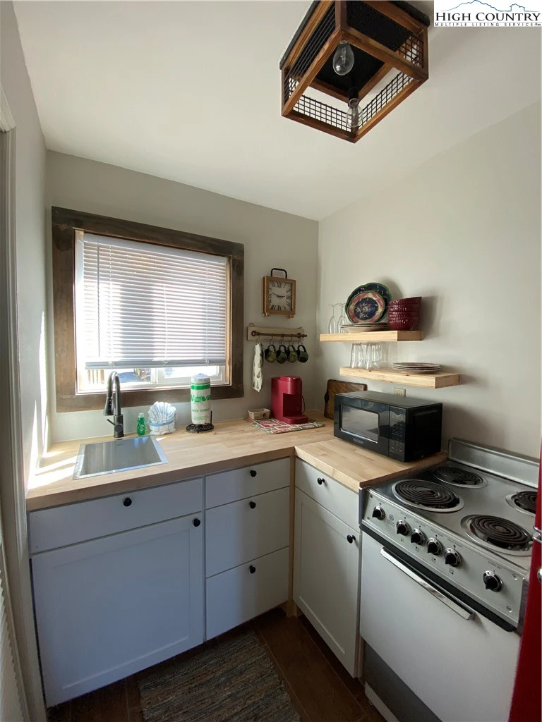 Image number 7 for the current listing