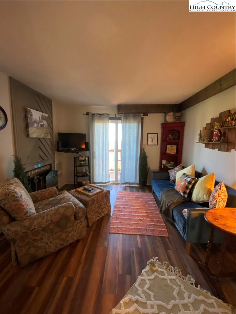 Image number 9 for the current listing