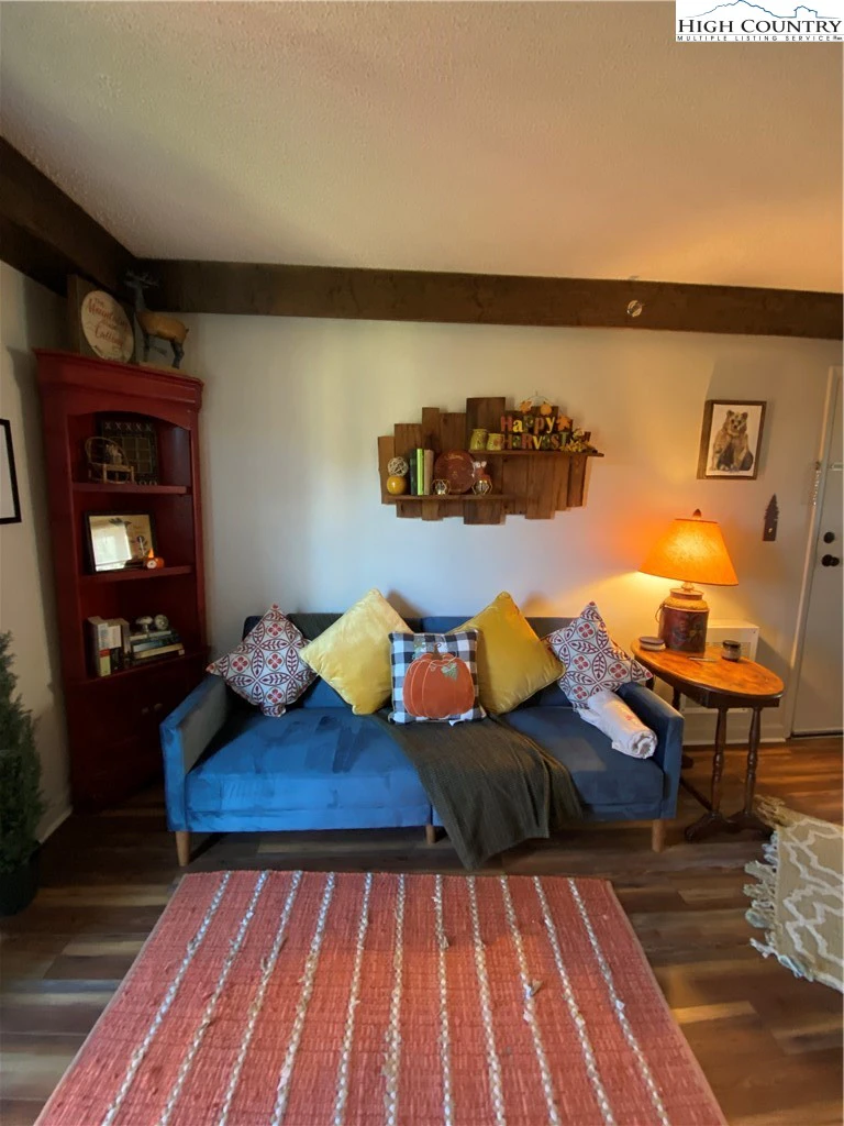 Image number 12 for the current listing