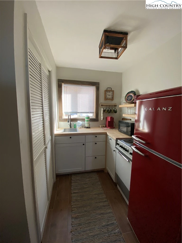 Image number 13 for the current listing