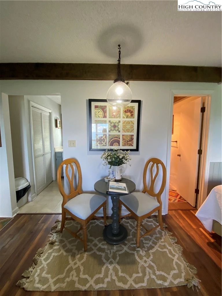 Image number 14 for the current listing