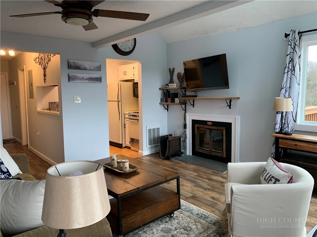 Image number 6 for the current listing