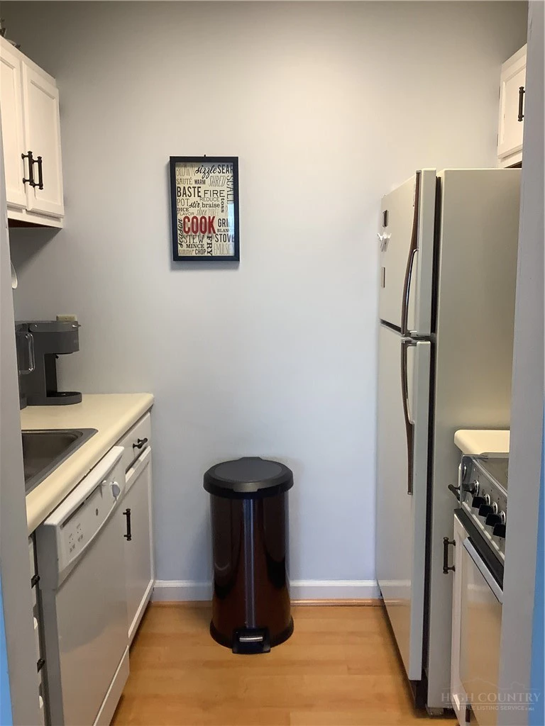 Image number 7 for the current listing