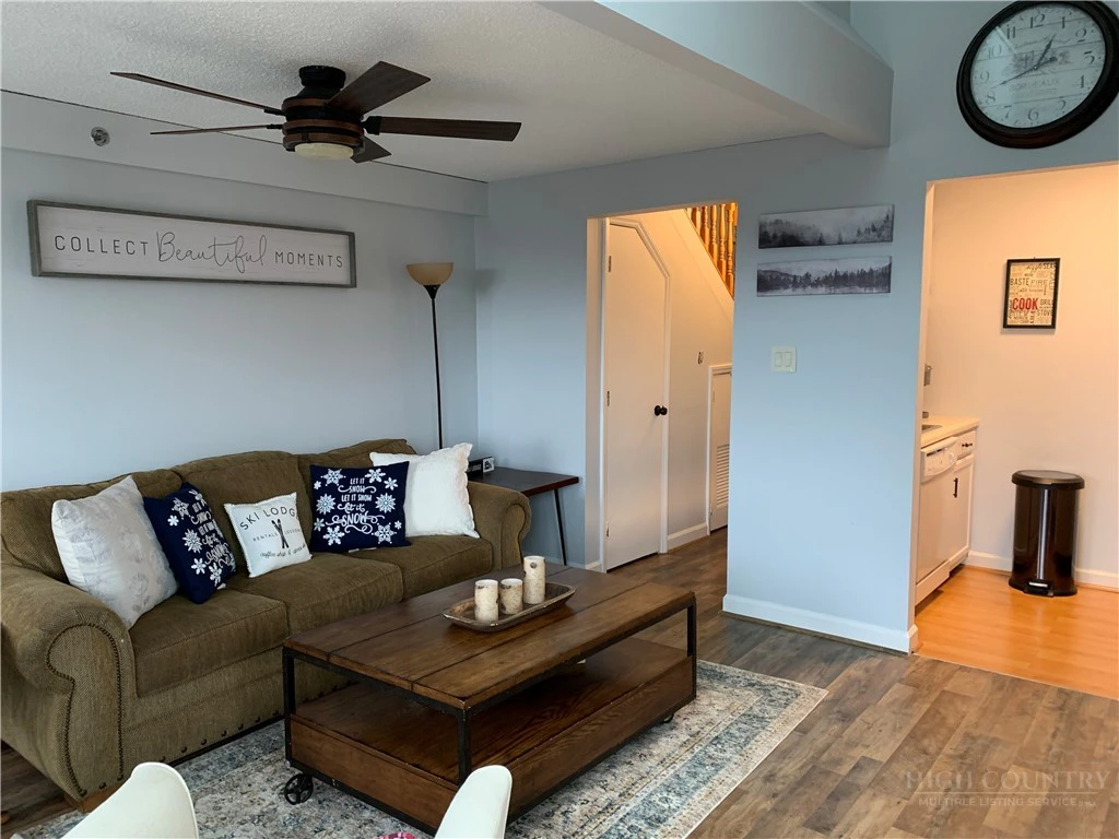 Image number 9 for the current listing