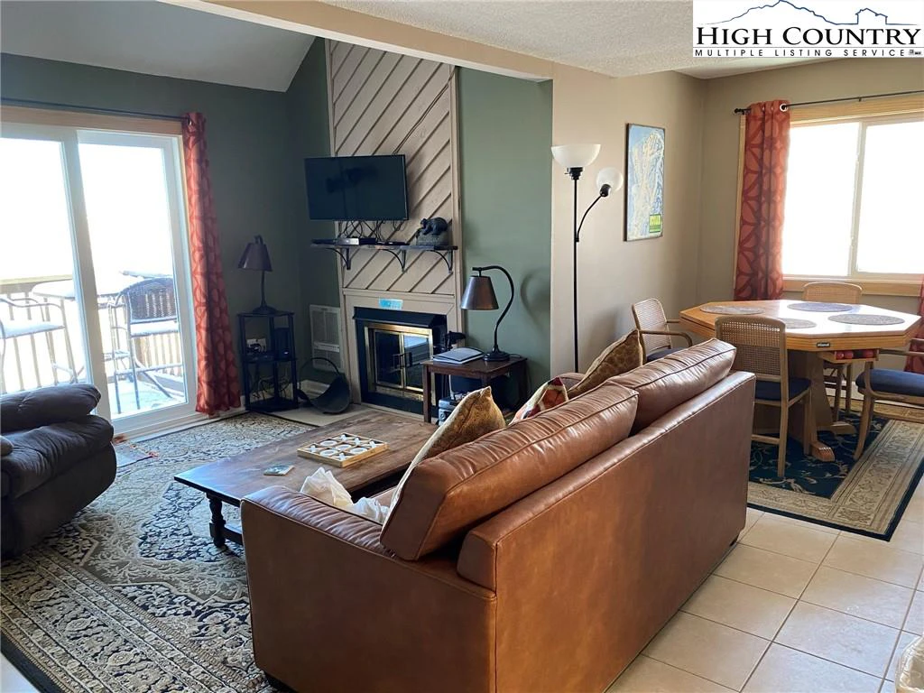 Image number 4 for the current listing