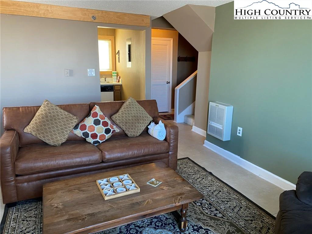 Image number 5 for the current listing