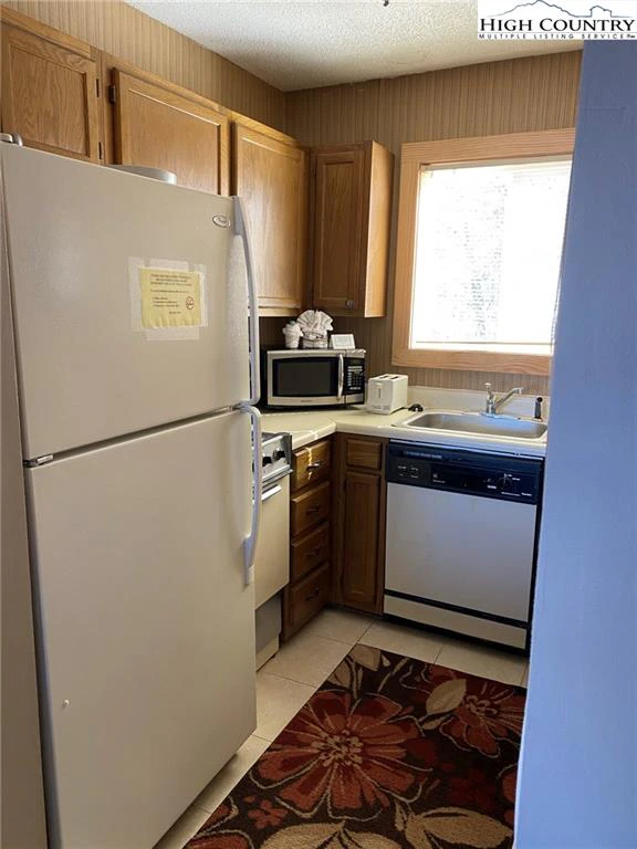 Image number 9 for the current listing