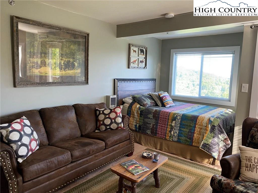 Image number 11 for the current listing
