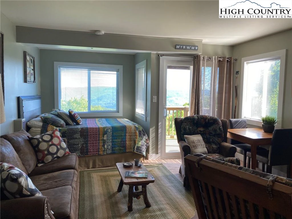 Image number 3 for the current listing