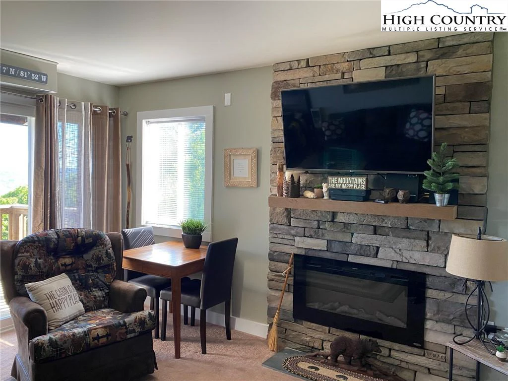 Image number 4 for the current listing