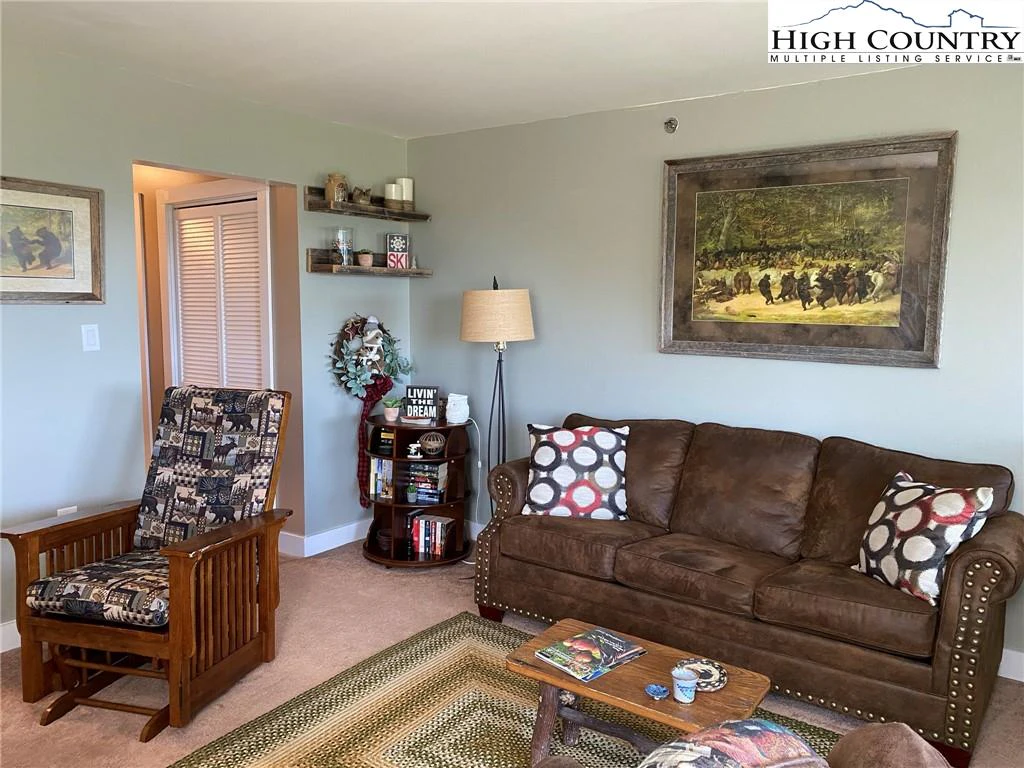 Image number 6 for the current listing