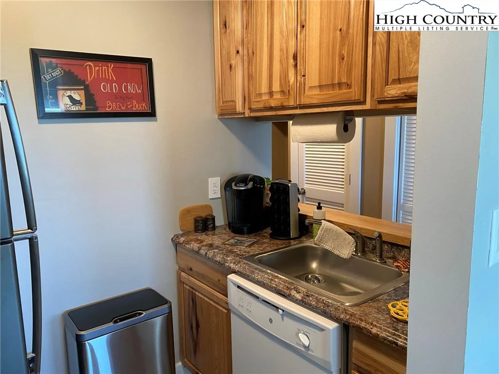 Image number 8 for the current listing