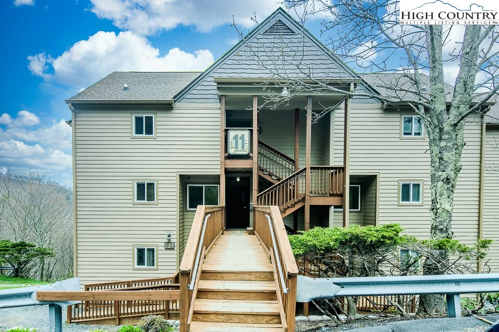 Image number 3 for the current listing