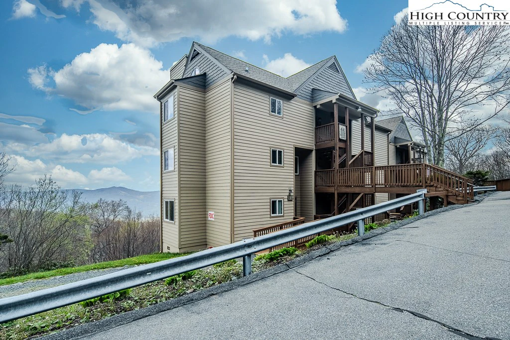 Image number 4 for the current listing