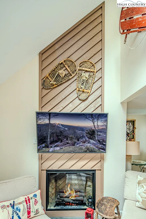 Image number 11 for the current listing