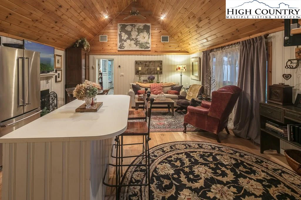 Image number 20 for the current listing