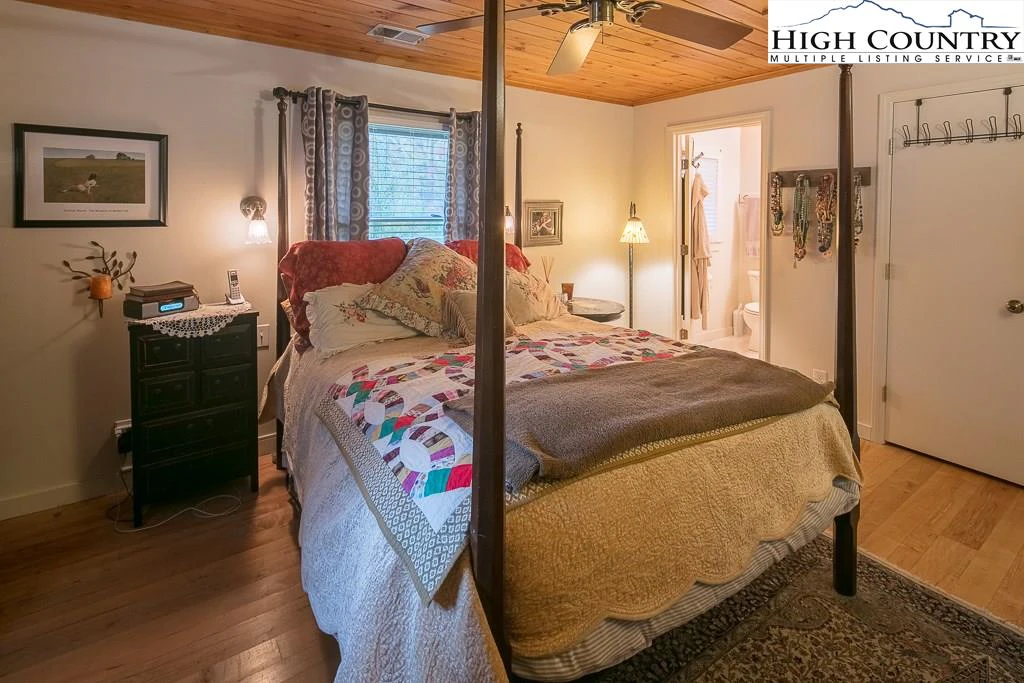 Image number 2 for the current listing