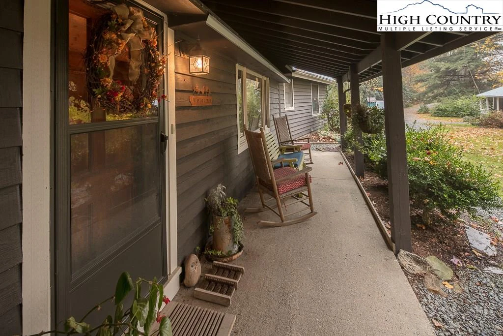 Image number 11 for the current listing