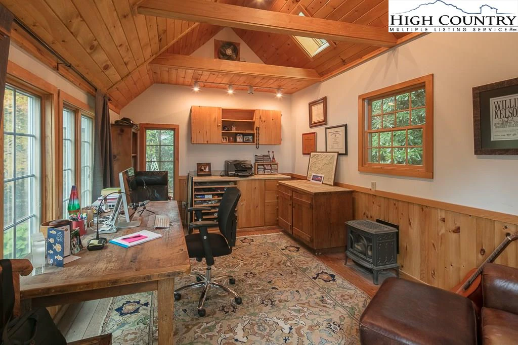 Image number 10 for the current listing