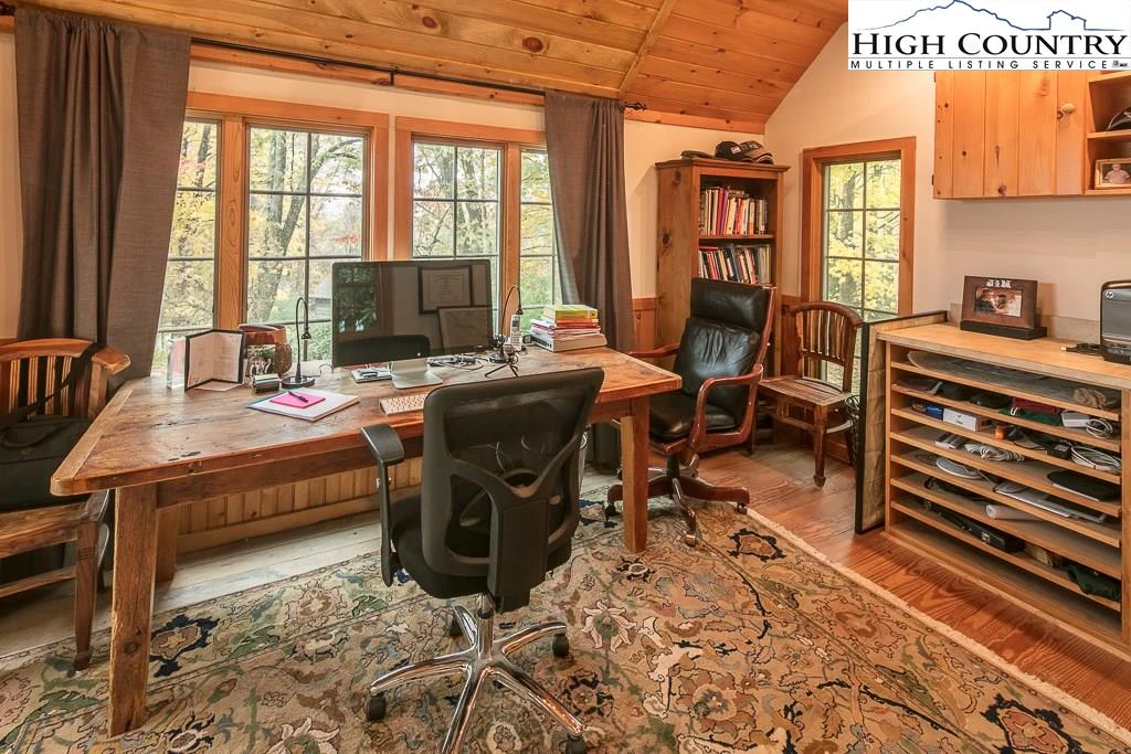 Image number 9 for the current listing