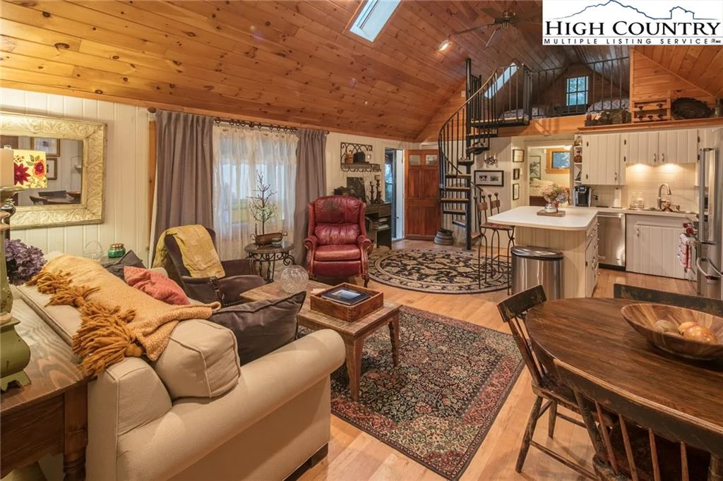 Image number 4 for the current listing