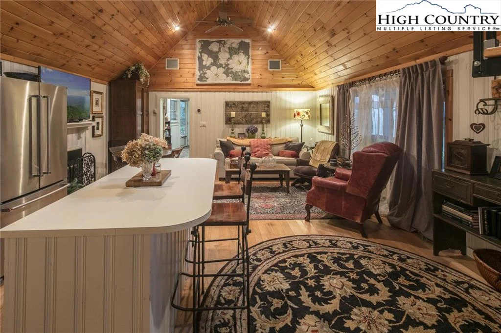 Image number 3 for the current listing