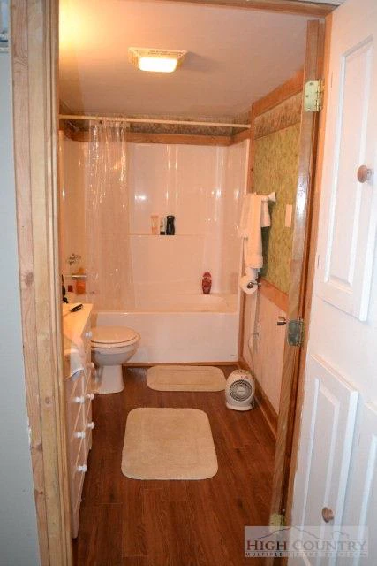 Image number 2 for the current listing