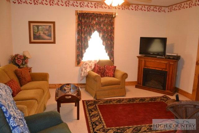Image number 8 for the current listing