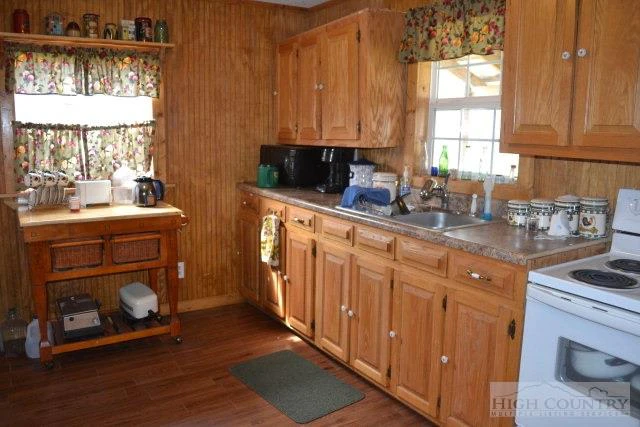 Image number 7 for the current listing