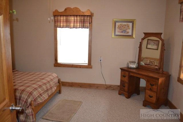 Image number 5 for the current listing