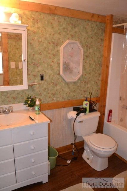 Image number 4 for the current listing