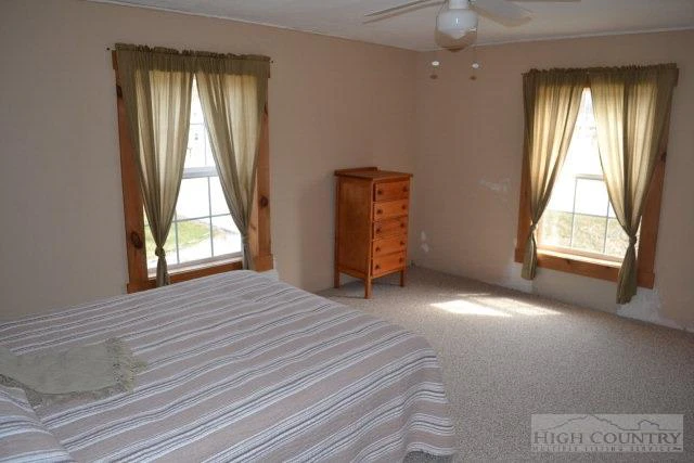 Image number 18 for the current listing