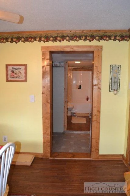 Image number 13 for the current listing