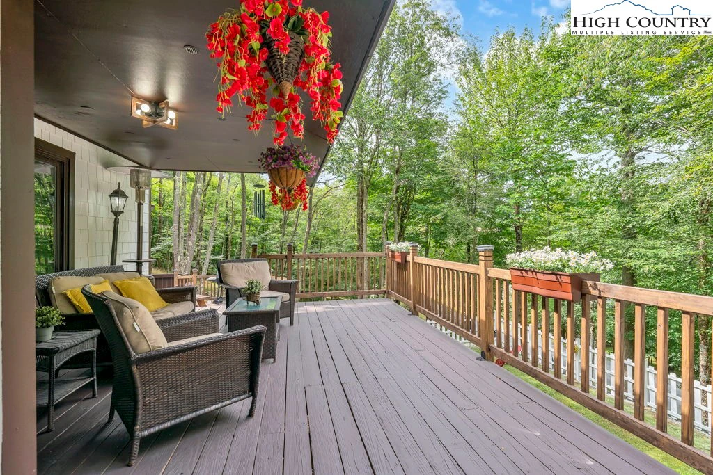 Image number 9 for the current listing