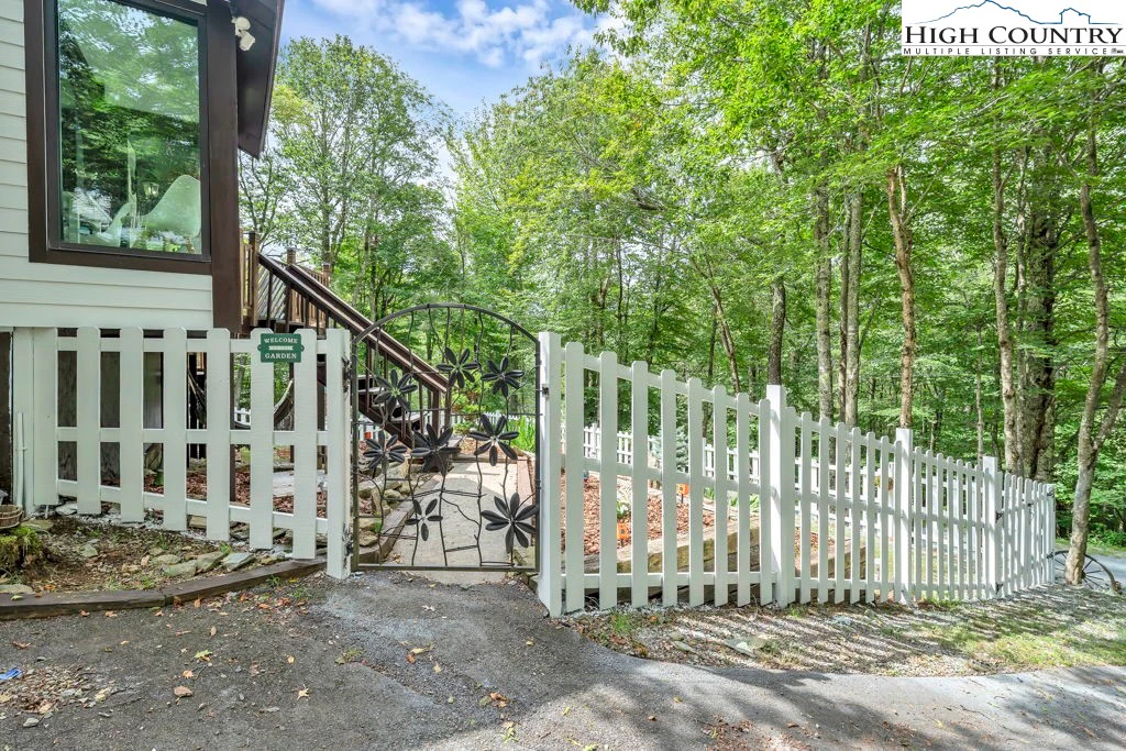 Image number 5 for the current listing