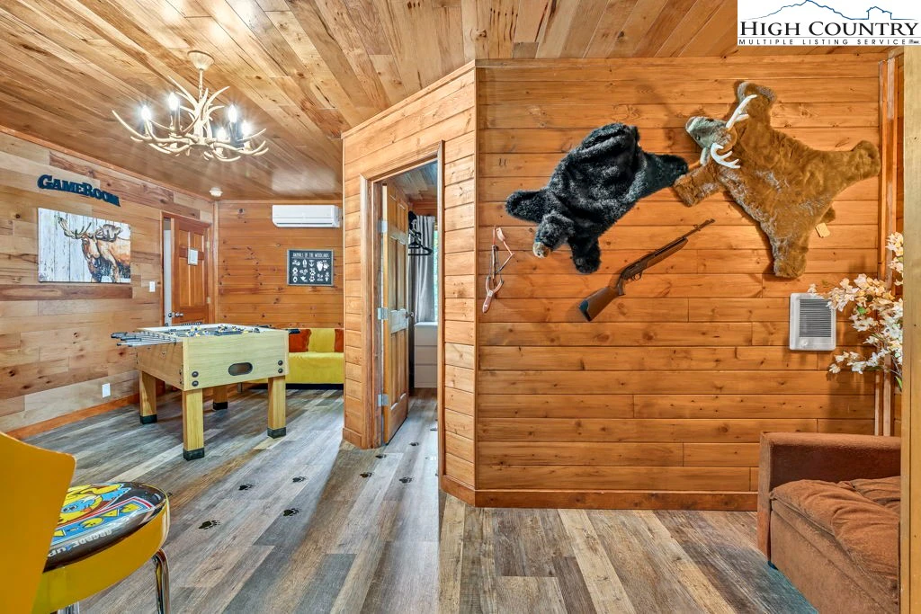 Image number 15 for the current listing