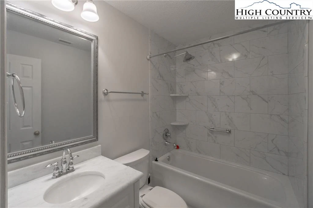 Image number 3 for the current listing