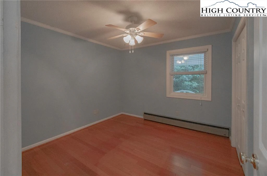 Image number 7 for the current listing