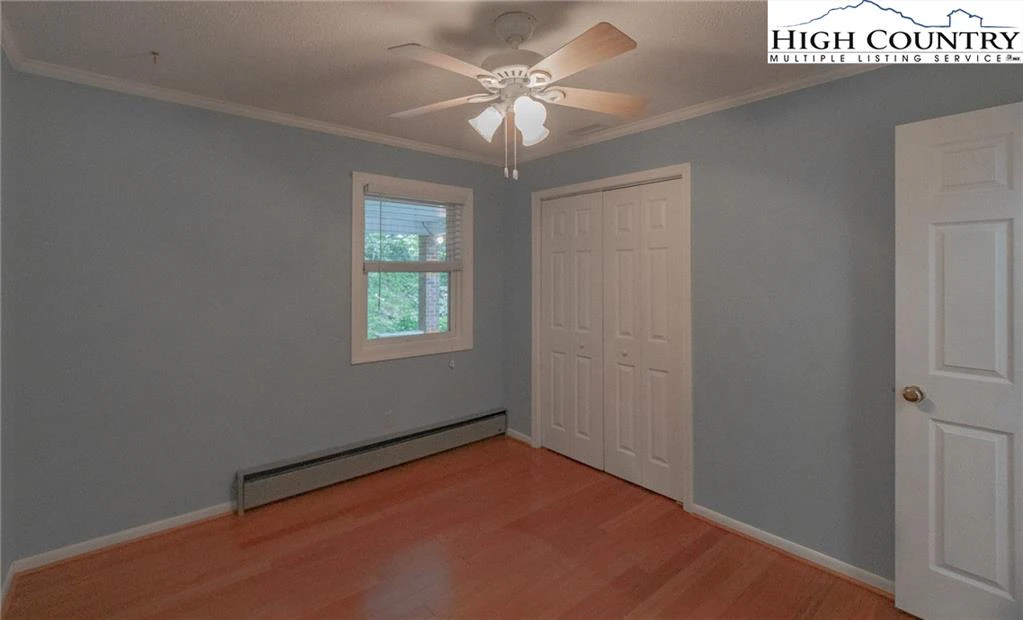 Image number 8 for the current listing