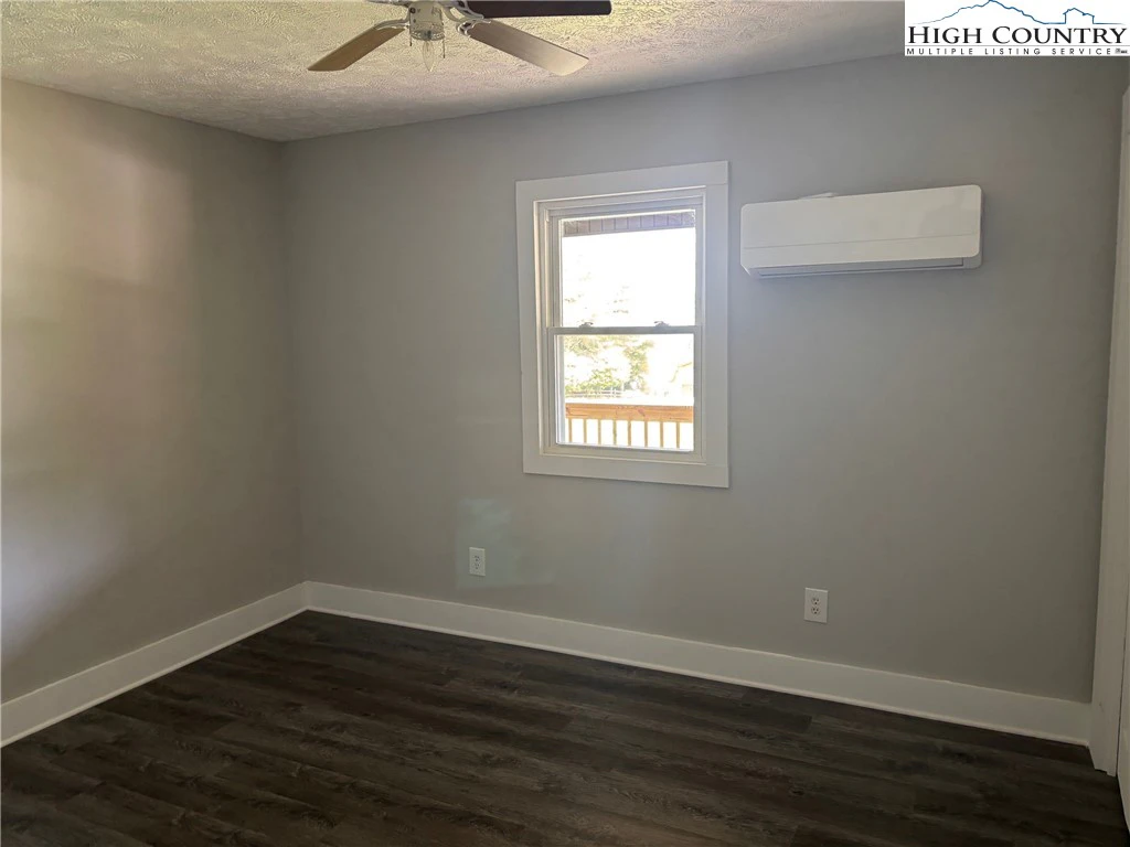 Image number 5 for the current listing