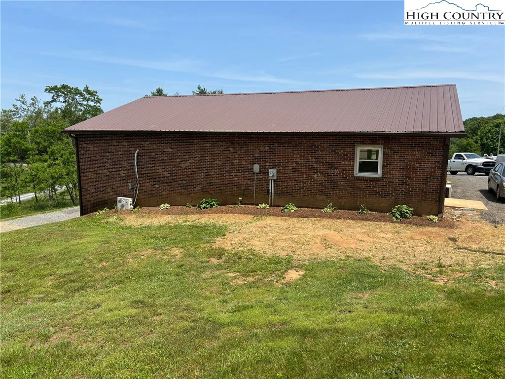 Image number 3 for the current listing