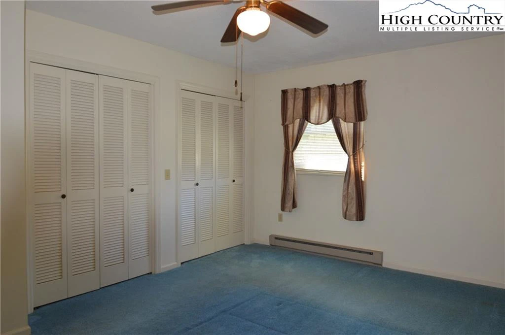 Image number 21 for the current listing