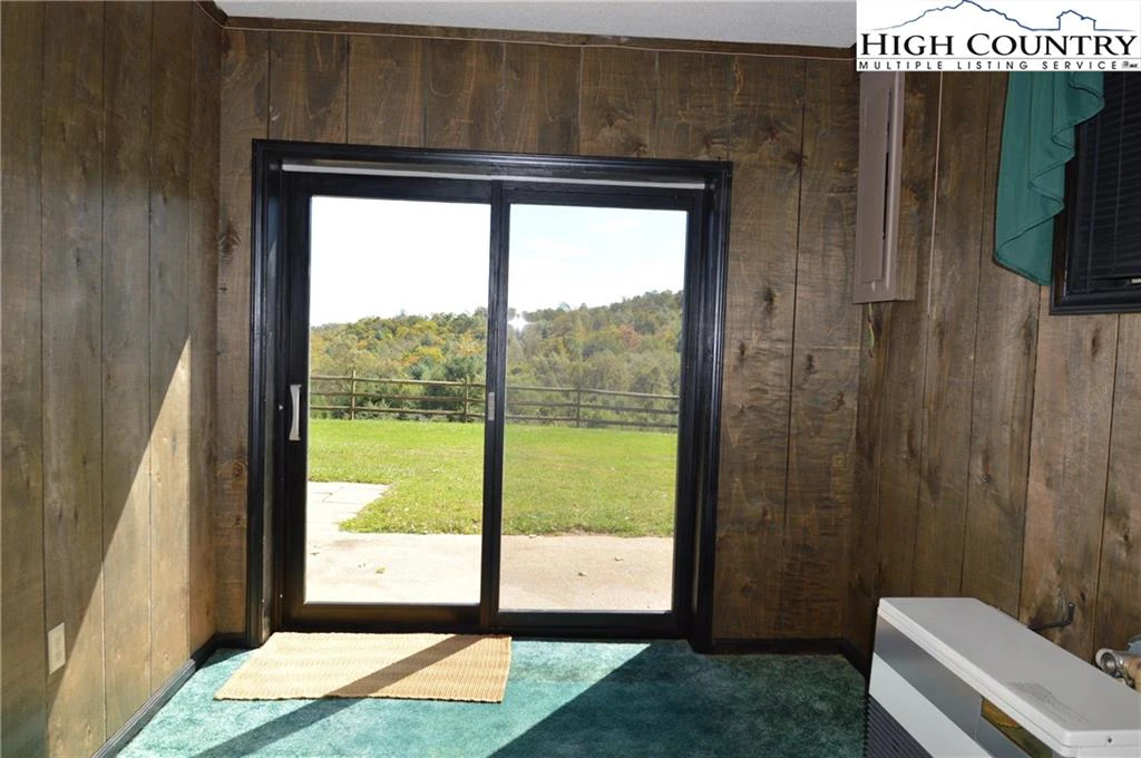 Image number 11 for the current listing