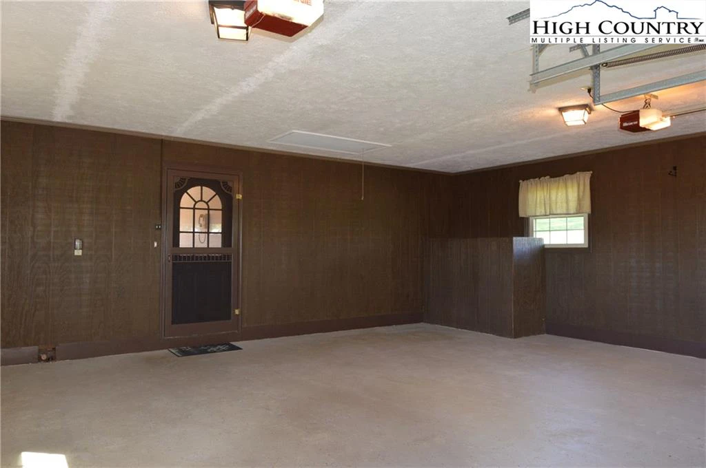 Image number 4 for the current listing