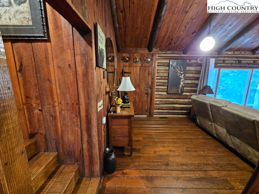 Image number 20 for the current listing