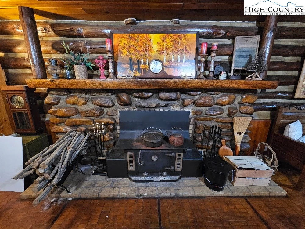 Image number 11 for the current listing