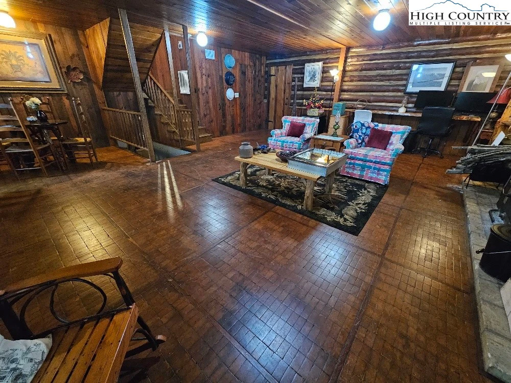 Image number 3 for the current listing