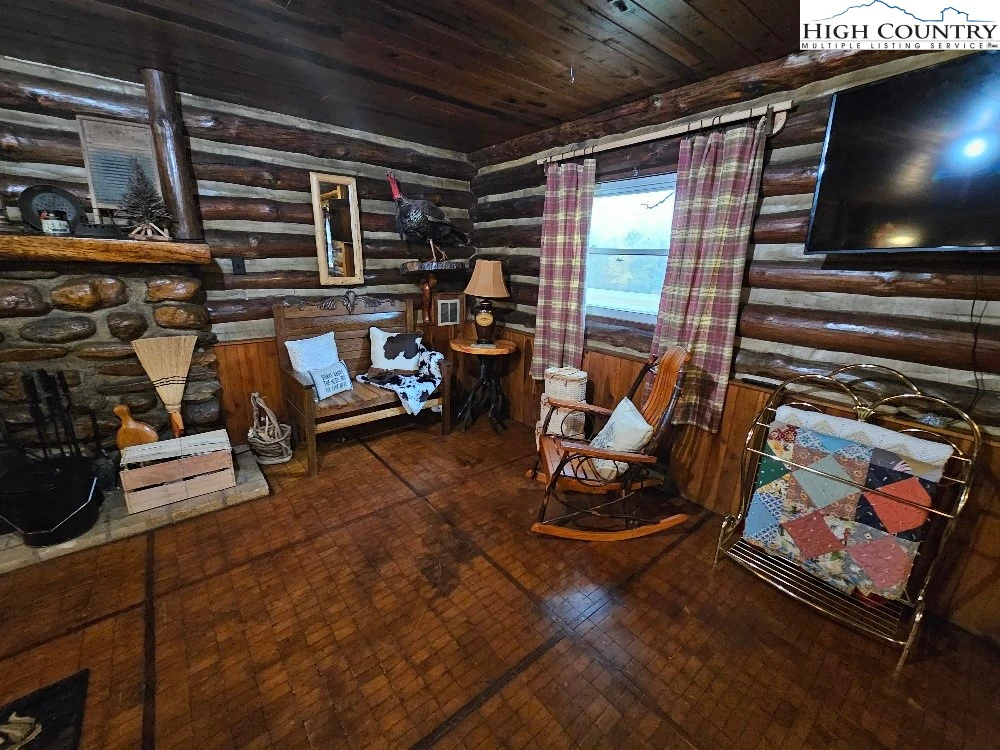 Image number 4 for the current listing