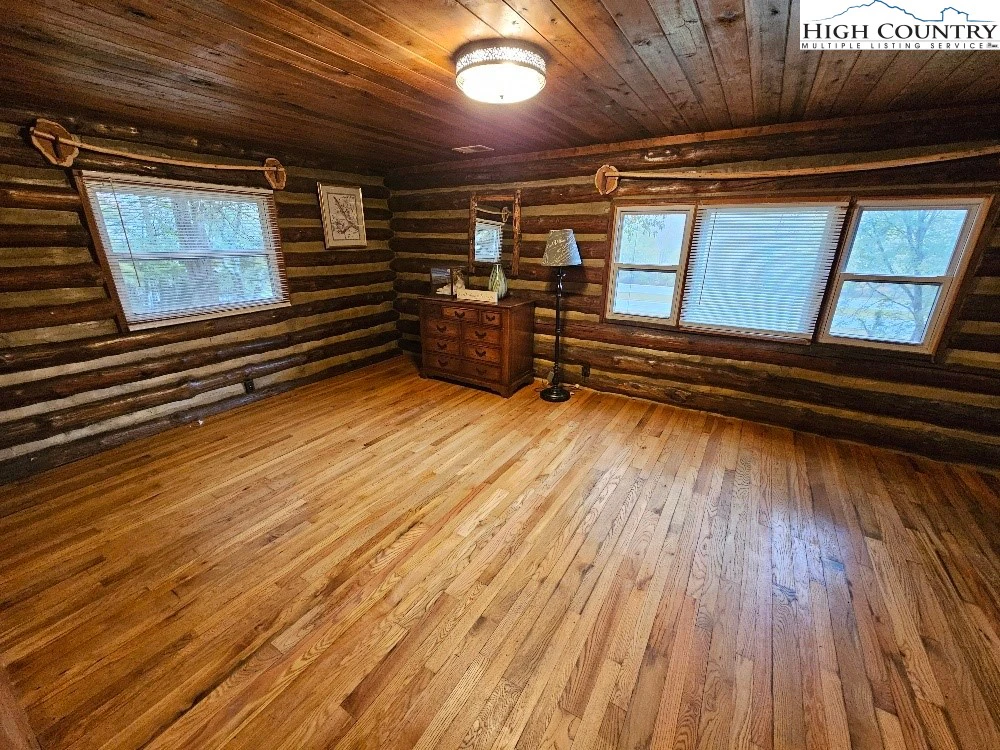Image number 6 for the current listing